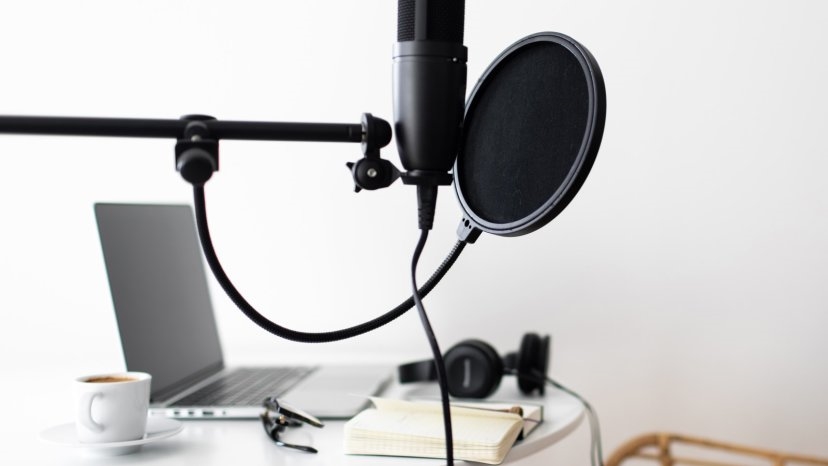 Clubhouse App: New Podcasting Alternative or Supplement?
