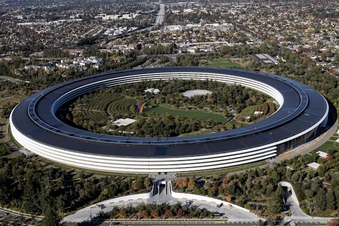 Apple requires employees to work out of its offices thrice a week starting in September