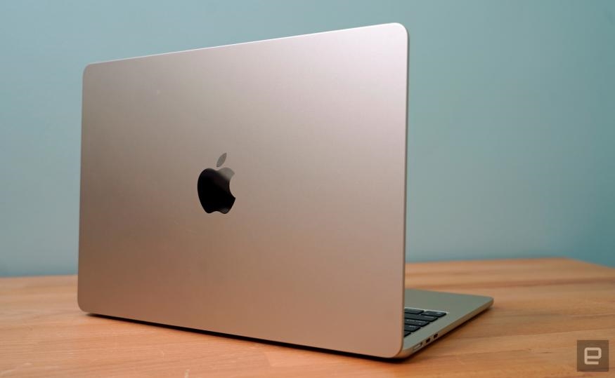 Apple’s MacBook Air M2 is on sale for $1,000 right now