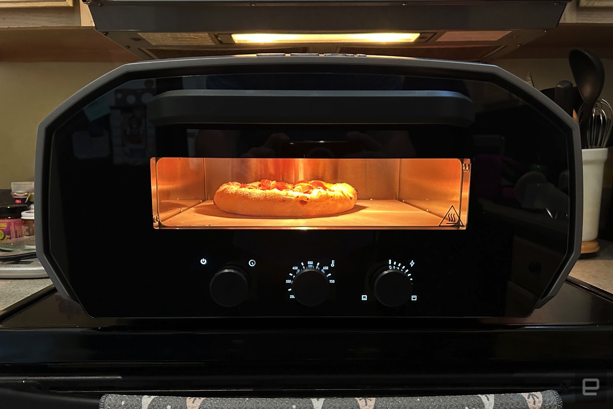 Ooni Volt 12 review: Taking the pizza party indoors