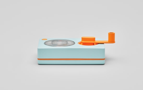 This brilliant DIY flashlight gives displaced children a gleam of hope