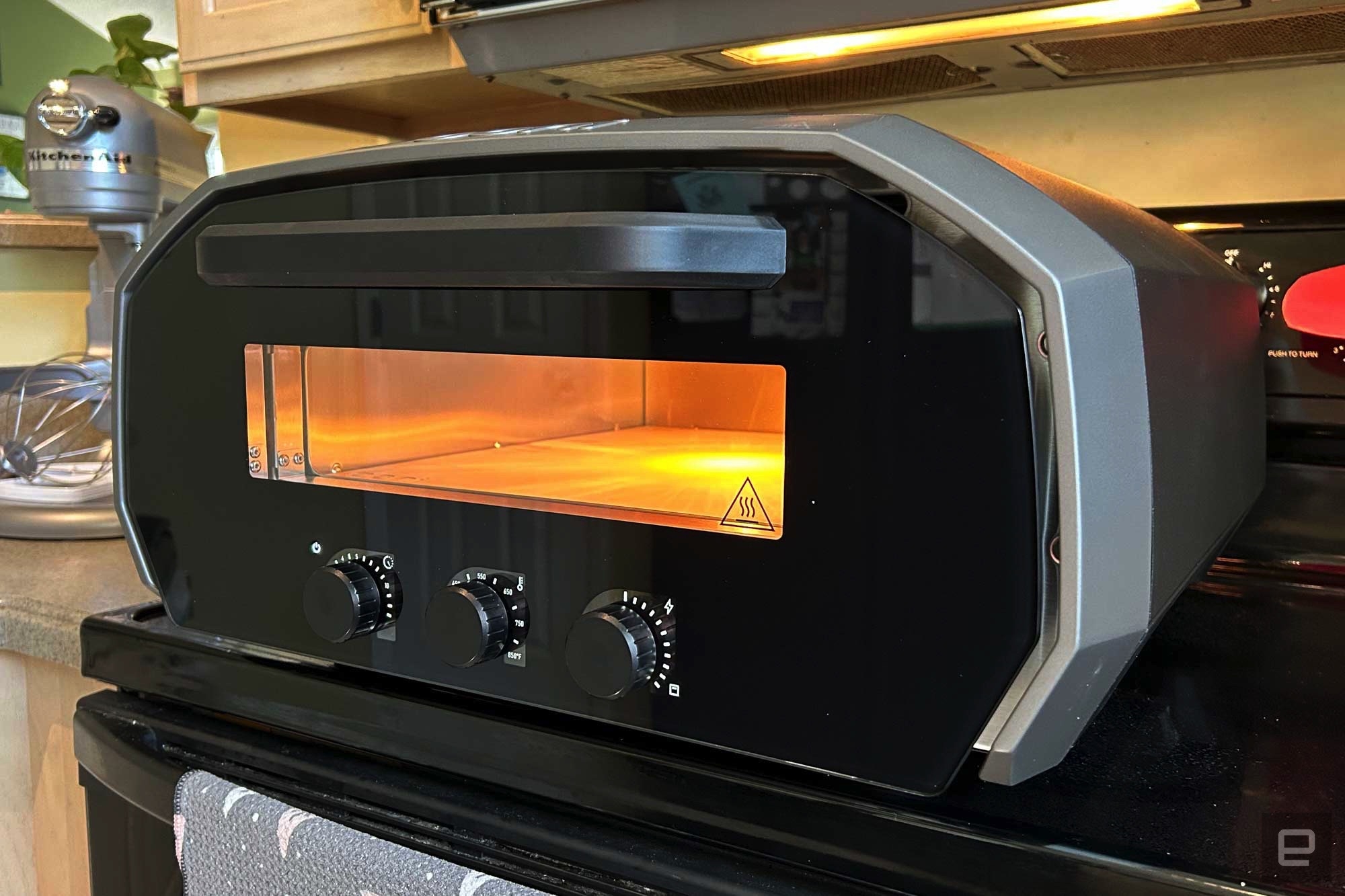 Ooni Volt 12 review: Taking the pizza party indoors