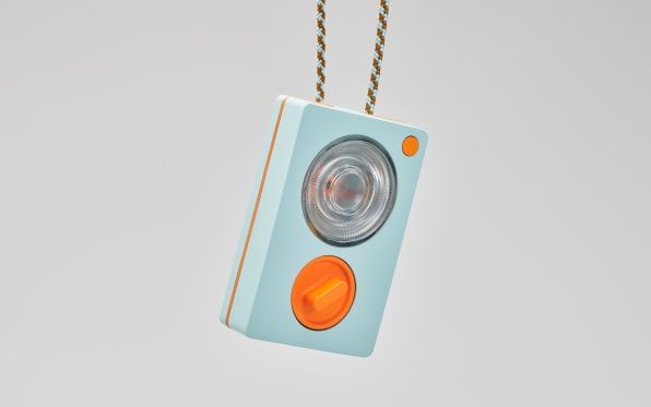 This brilliant DIY flashlight gives displaced children a gleam of hope