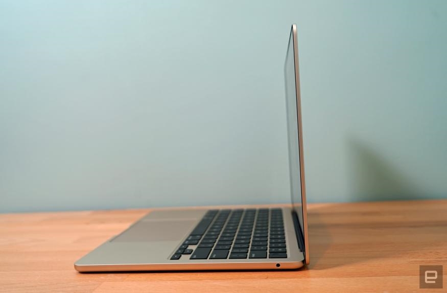 Apple’s MacBook Air M2 is on sale for $1,000 right now