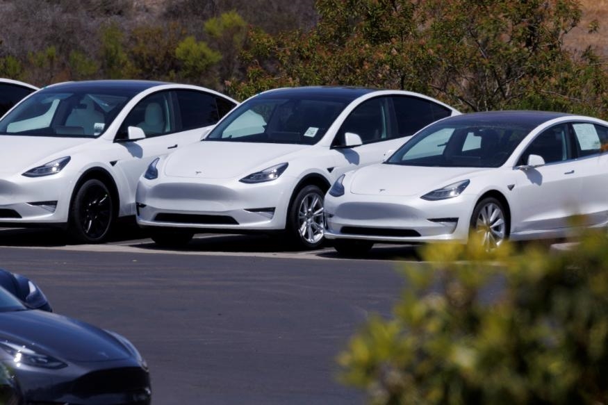 Tesla sets new company record after delivering more than 422,000 EVs in Q1 2023