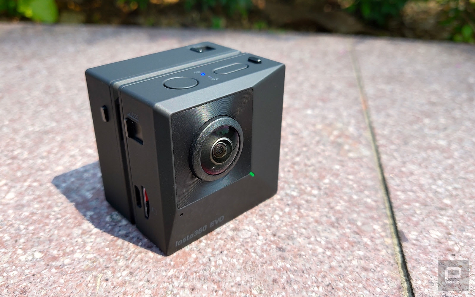 Canon made a prototype 180- and 360-degree VR camera