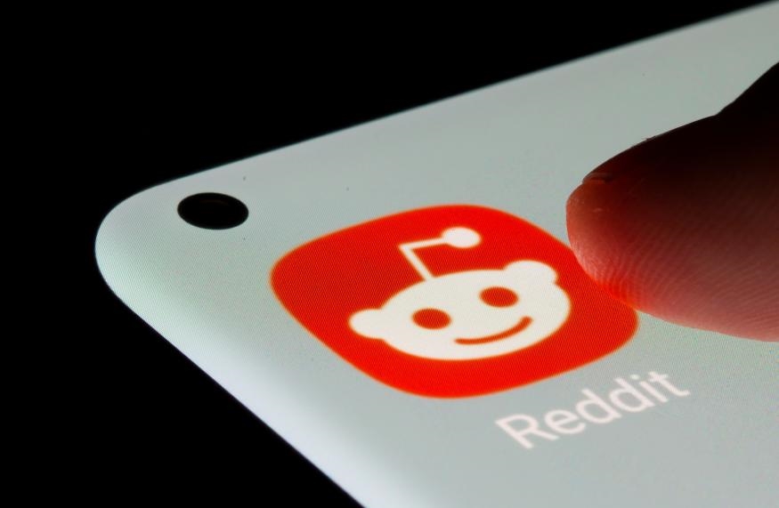 A Reddit transcription community will shut down over a 'lack of trust' in the platform