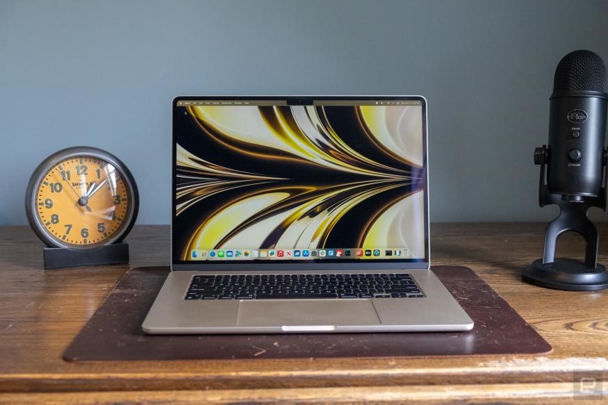 Apple MacBook Air (15-inch, M2)