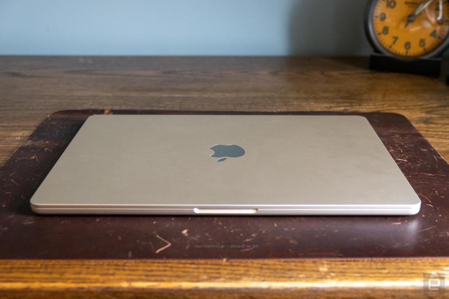Apple MacBook Air (15-inch, M2)