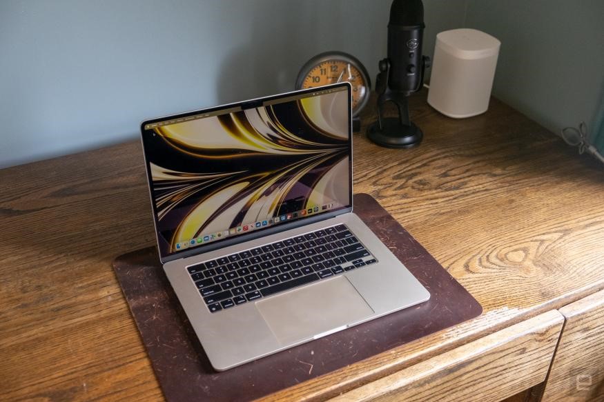 Apple MacBook Air (15-inch, M2)