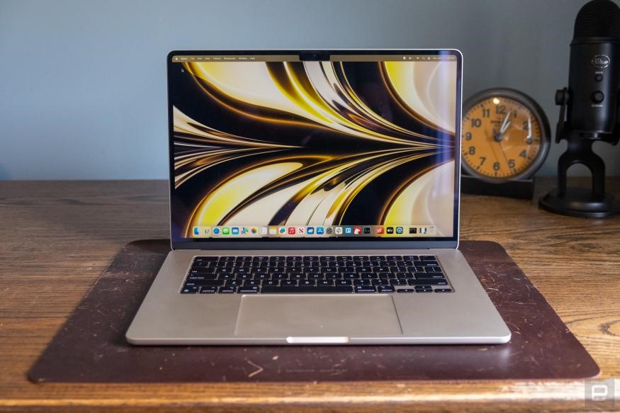 Apple MacBook Air (15-inch, M2)