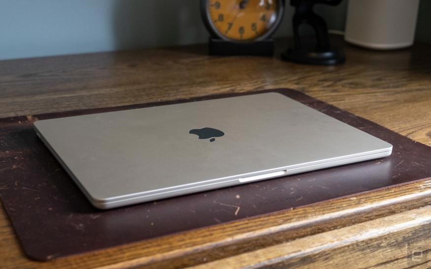 Apple MacBook Air (15-inch, M2)