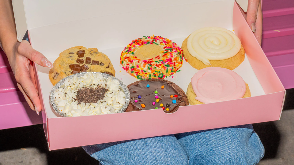 Crumbl’s founders just made a surprise announcement that could change the chain forever | DeviceDaily.com Crumbl’s founders just made a surprise announcement that could change the chain forever | DeviceDaily.com