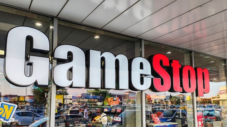 GameStop is reportedly preparing an offer to buy eBay | DeviceDaily.com
