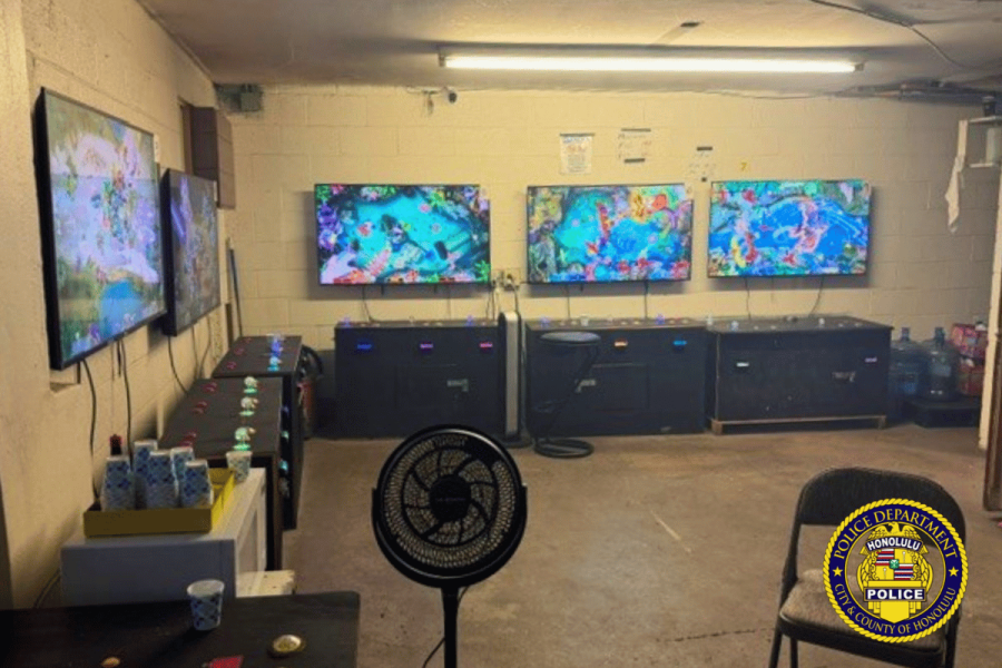 Honolulu police raid Kalihi illegal gambling room, arrest two suspects, seizing machines | DeviceDaily.com