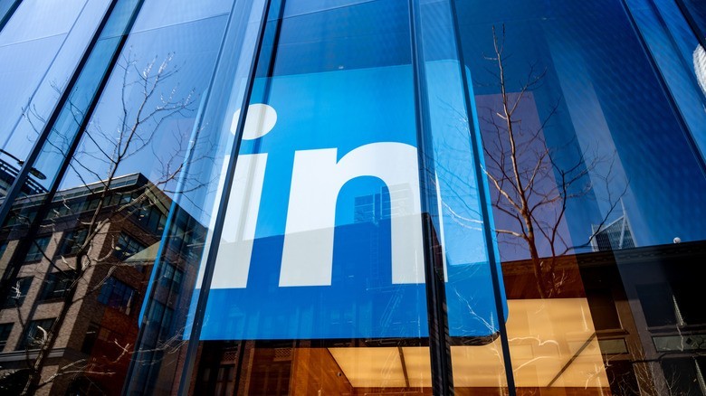 LinkedIn is reportedly laying off five percent of its workforce | DeviceDaily.com