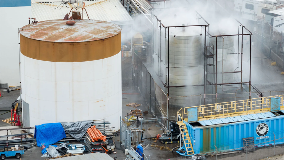 50,000 California residents are waiting to see if officials can keep this chemical tank from exploding | DeviceDaily.com 50,000 California residents are waiting to see if officials can keep this chemical tank from exploding | DeviceDaily.com