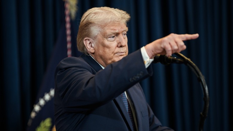 Trump postpones AI oversight executive order | DeviceDaily.com Trump postpones AI oversight executive order | DeviceDaily.com