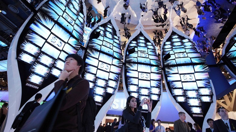 Why 3D TVs failed and the trouble with 3D in Hollywood. | DeviceDaily.com Why 3D TVs failed and the trouble with 3D in Hollywood. | DeviceDaily.com