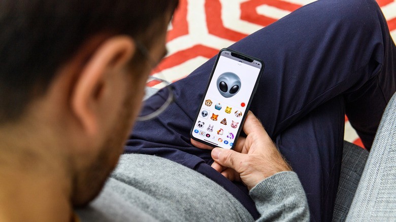 How to create and delete stickers on your iPhone | DeviceDaily.com How to create and delete stickers on your iPhone | DeviceDaily.com