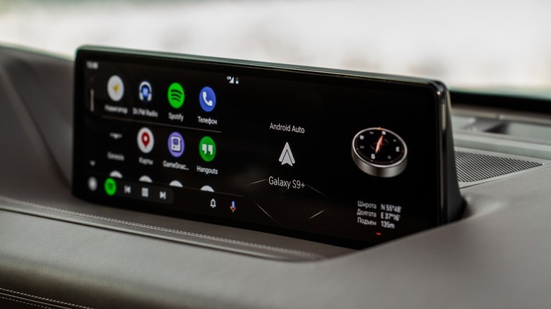 Android Auto vs Apple CarPlay: What features set them apart | DeviceDaily.com