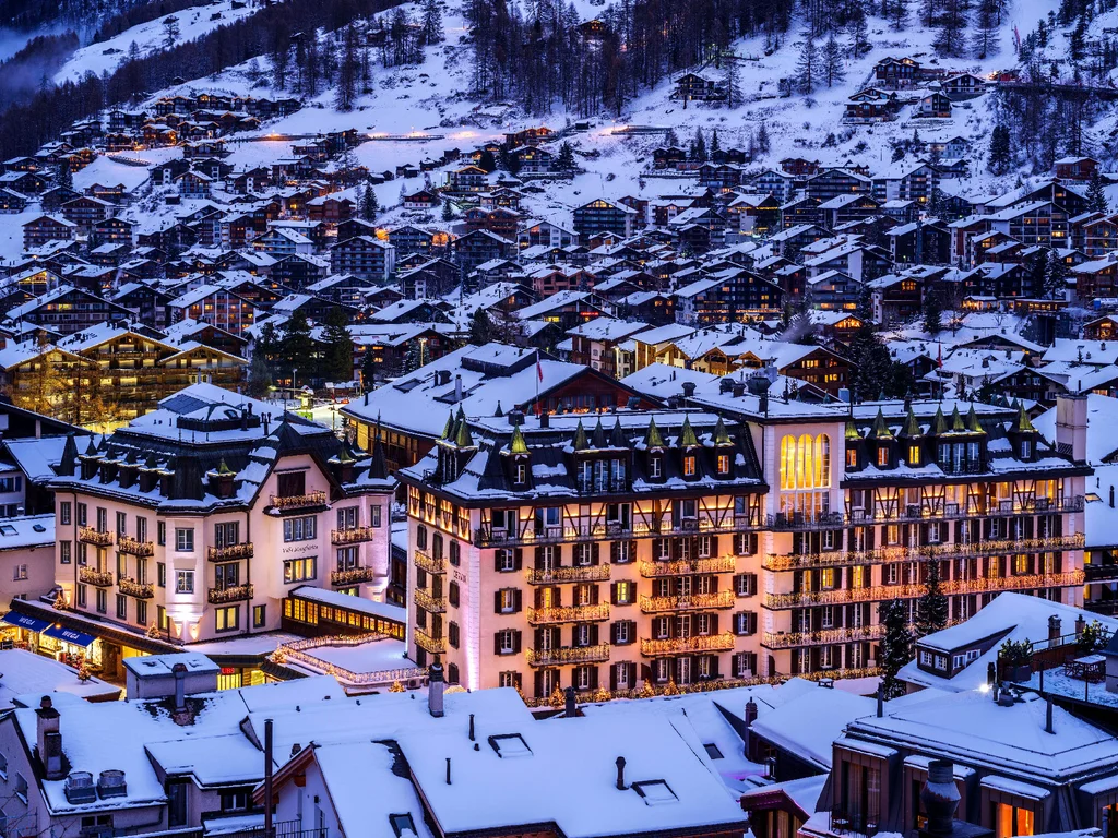 American Express adds 350 luxury hotels to Platinum Card travel program as it doubles down on premium travel | DeviceDaily.com American Express adds 350 luxury hotels to Platinum Card travel program as it doubles down on premium travel | DeviceDaily.com