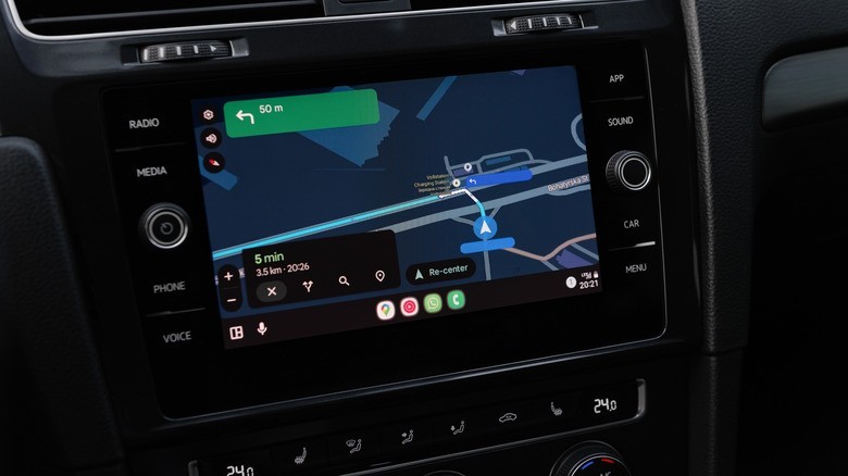 Android Auto vs Apple CarPlay: What features set them apart | DeviceDaily.com