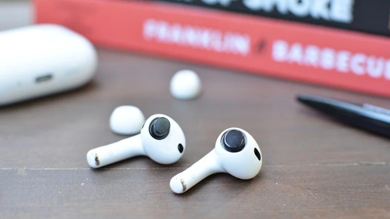 We have more details on Apple's camera-equipped AirPods and they are pretty dang weird | DeviceDaily.com We have more details on Apple's camera-equipped AirPods and they are pretty dang weird | DeviceDaily.com
